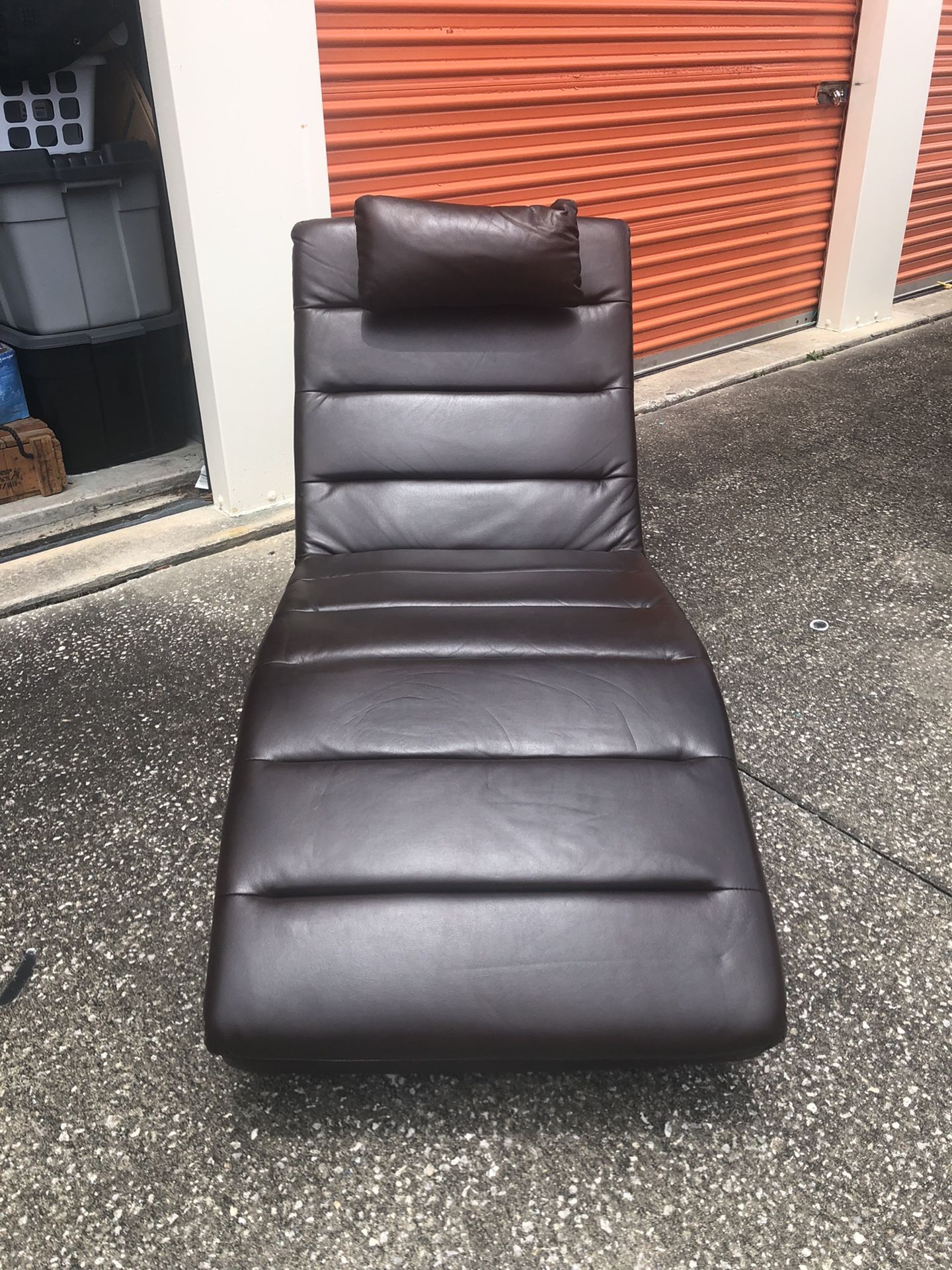 Brown Chaise lounge Chair