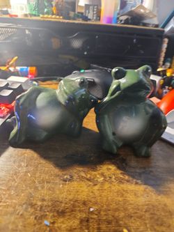 Ceramic frogs