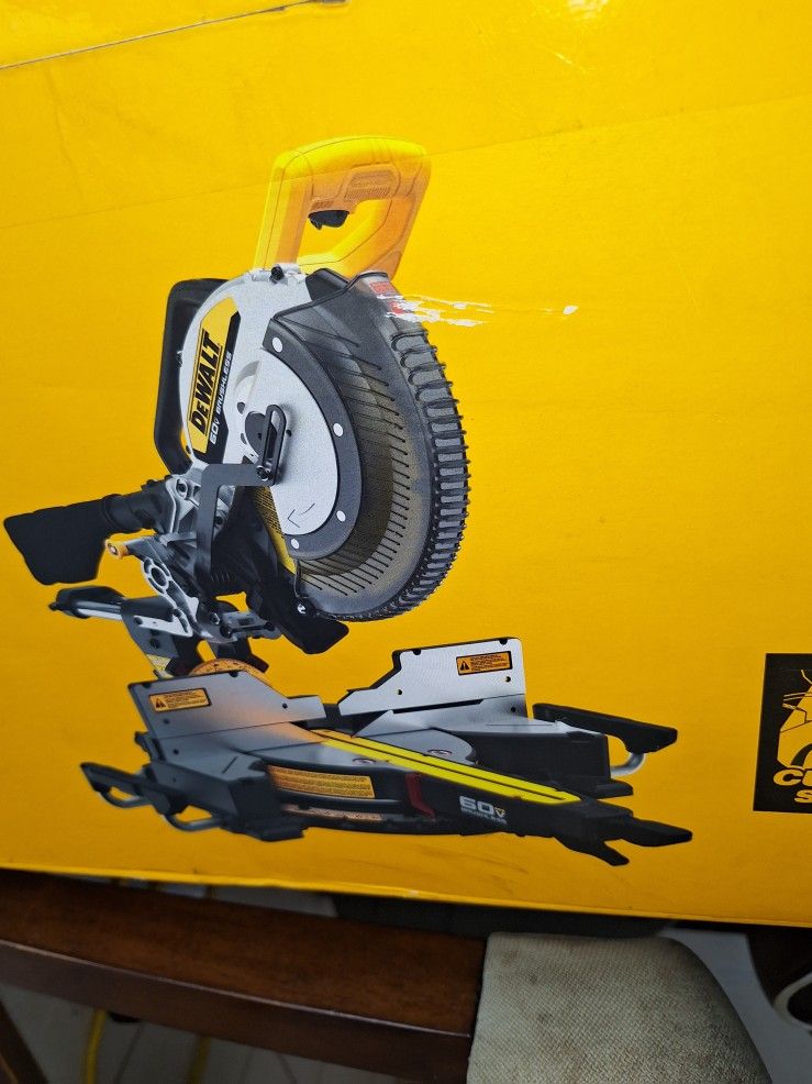 MITER SAW DEWALT DCS 781 B