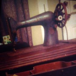 1925 Singer Sewing Machine 