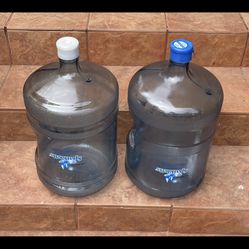 5 GALLON WATER BOTTLES -selling together not separate $16 FIRM PRICE no delivery    