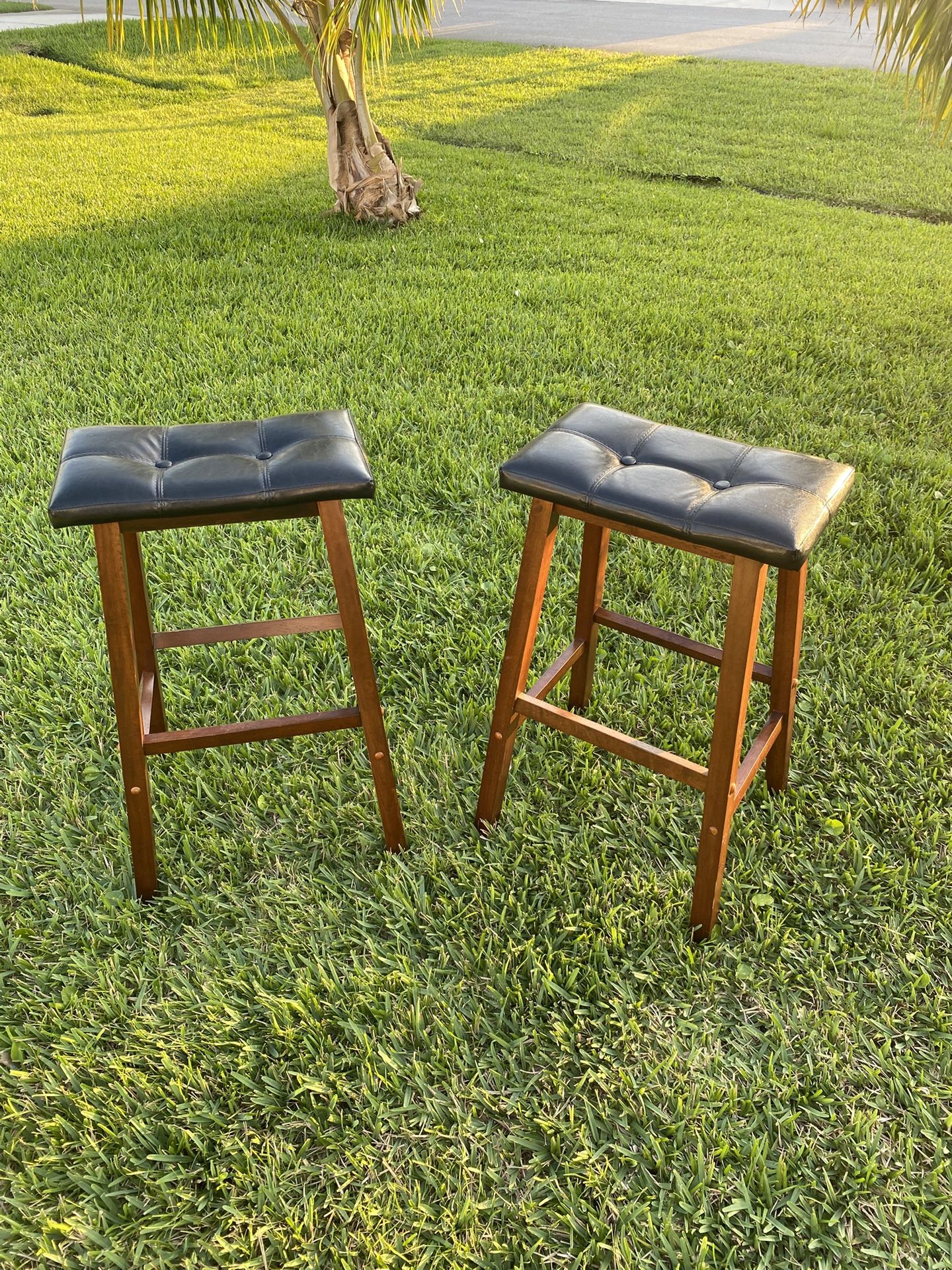 BAR STOOL