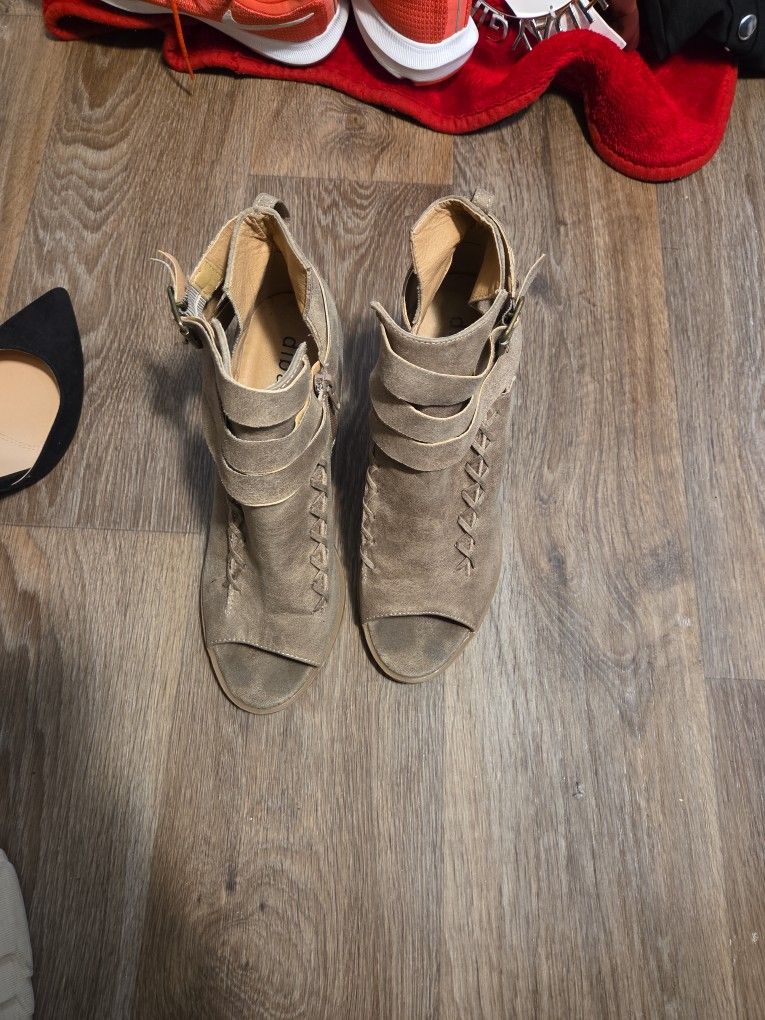 Women’s Size 9 Diba Brand Tan/gray Open Toe Ankle Boot 4-28