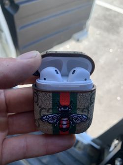 Brand new Apple Airpod 2 withGucci case