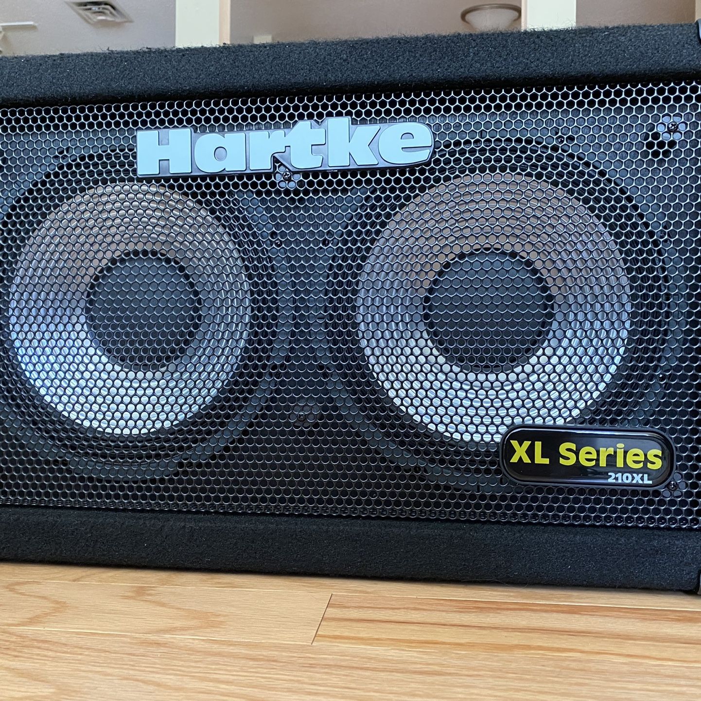 Hartke 210XL V2 2x10" Aluminum Drive Bass Cabinet, 200W RMS Power
