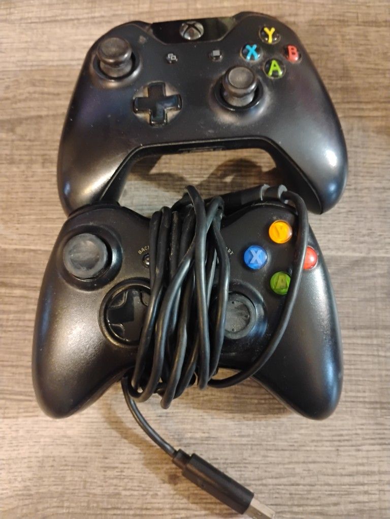 Xbox One Controllers Lot Of 2 Wireless And Wires Original