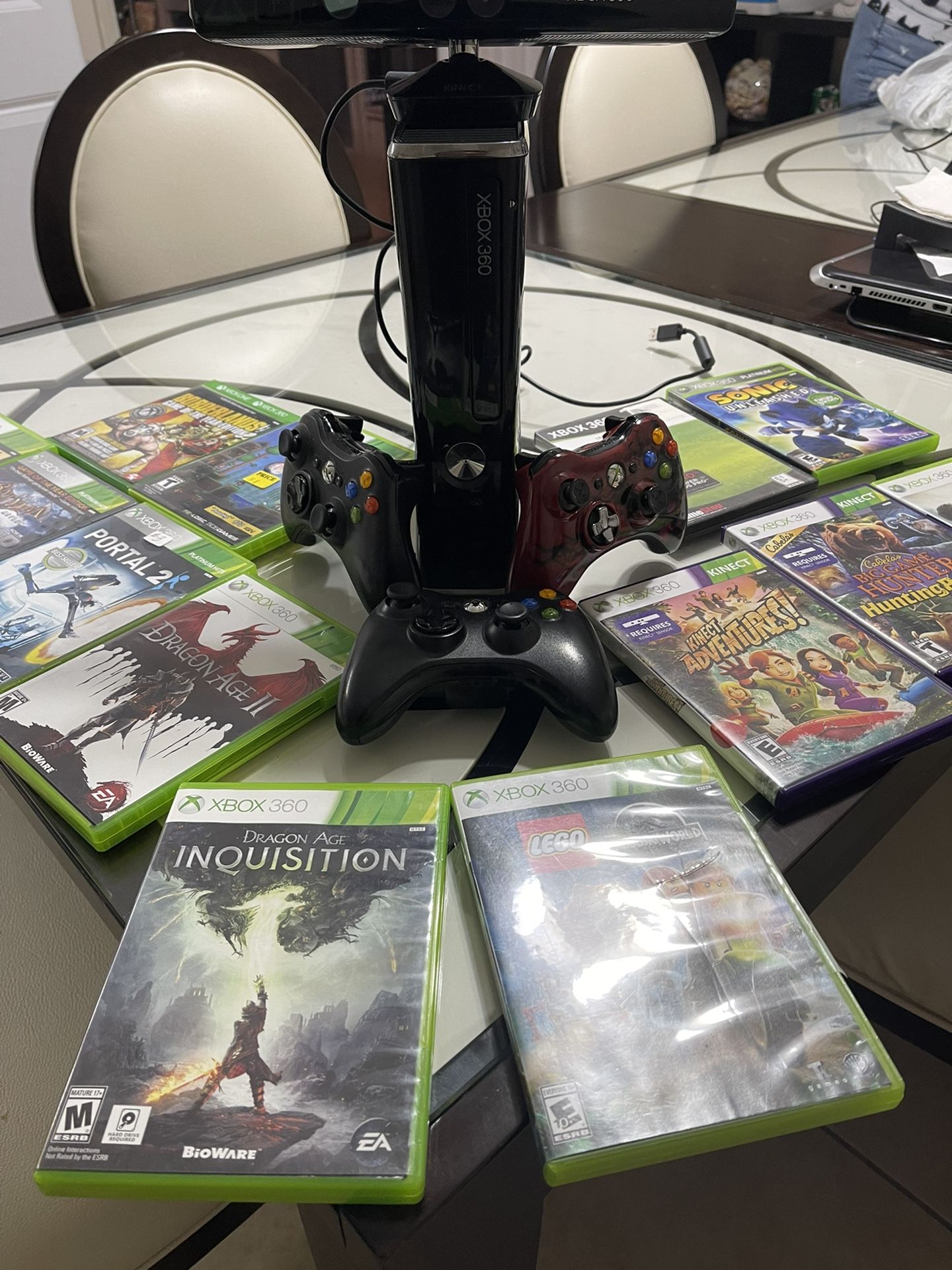 Xbox 360 S 250GB!!- 3 controllers - Kinect - all wires included (HDMI and power)- 14 games.