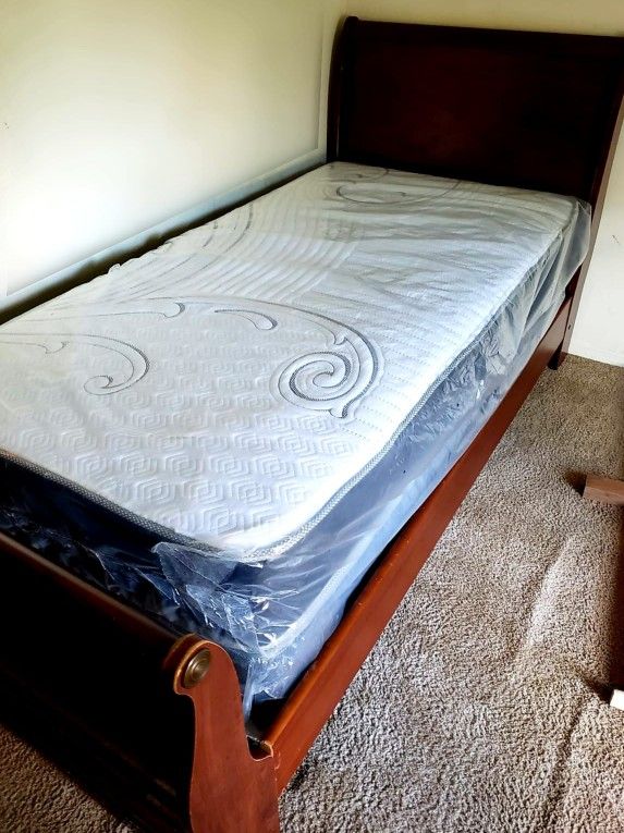 NEW TWIN MATTRESS. Bed frame is not available. Take it home the same day 👍