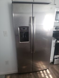 General Electric Refrigerator/ Stove Combo