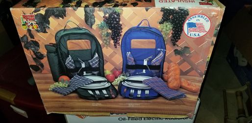 NEW IN BOX PICNIC TIME INSULATED PICNIC BACKPACK. PICK UP MIDDLEBORO ONLY