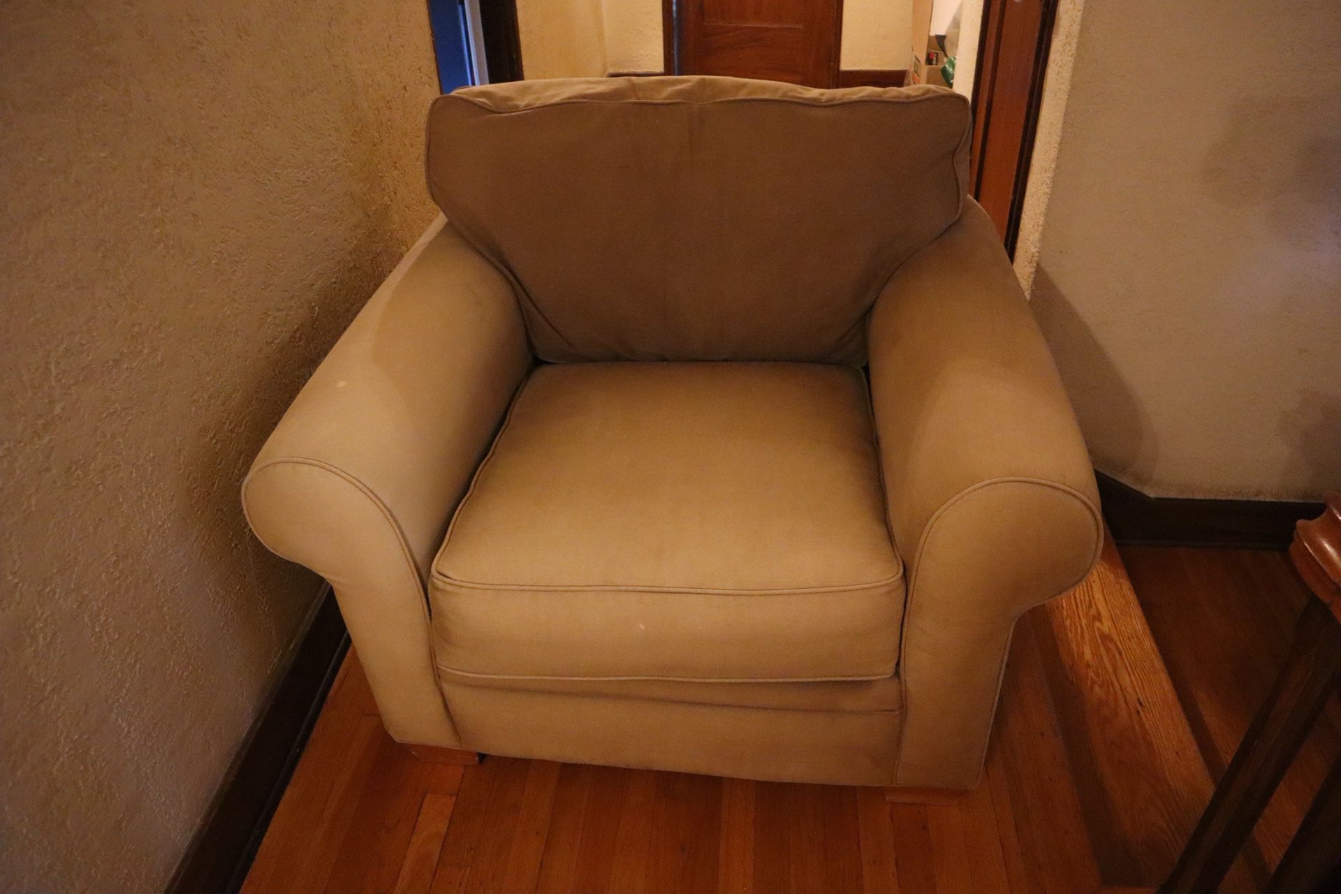Beige Armchair with Matching Ottoman – Comfortable & Neutral
