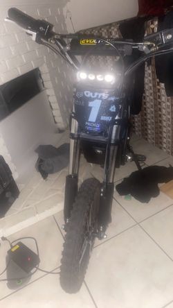 900$ CHASH OR LOOKING TO TRADE