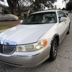 2001 Lincoln Town Car
