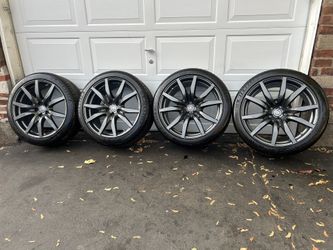 20” Staggered OEM 2016 GTR rims and tires. 