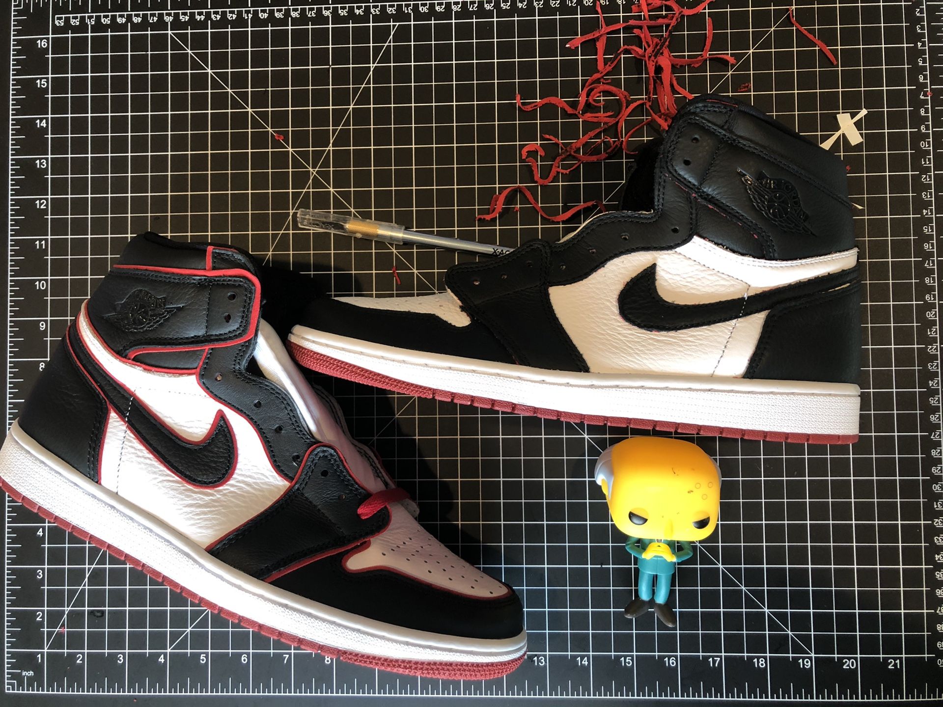 Jordan 1 High Bloodline DS size 11 (red line removed )
