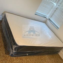 Queen mattress regular set with box spring ( 2pc brand new) 