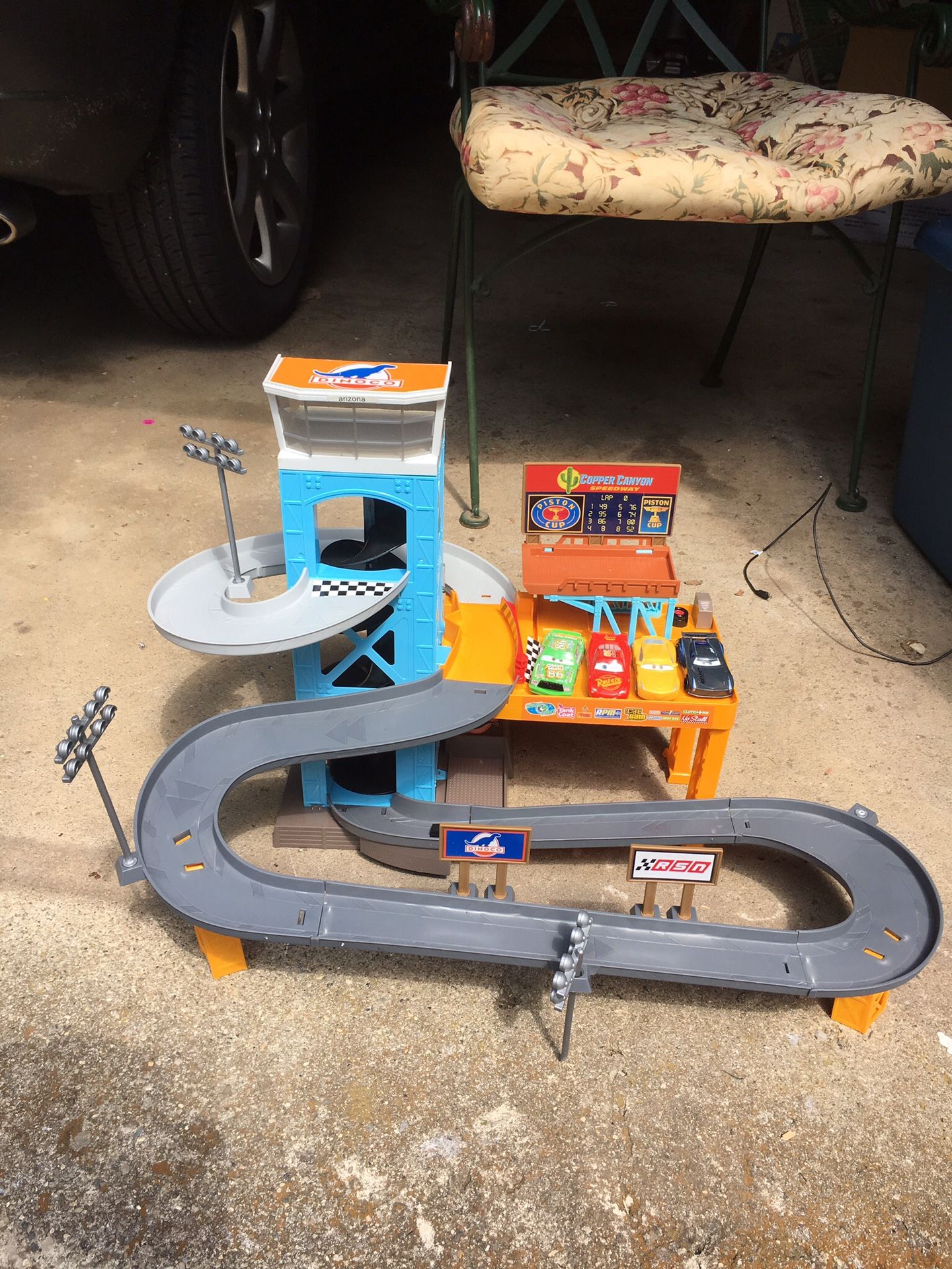 Disney's Cars 3 Copper Canyon Speedway Racetrack w/ cars