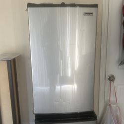 Mini Refrigerator 