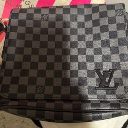 Louis Vuitton District Pm 