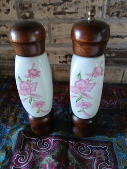 Salt and Pepper Grinder set