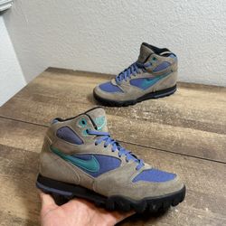 Vintage Women’s Nike Air ACG Caldera Hiking Boots Size 7.5 1992 Purple Teal