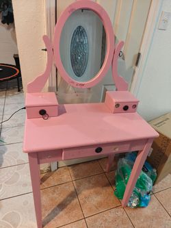 Wood vanity table