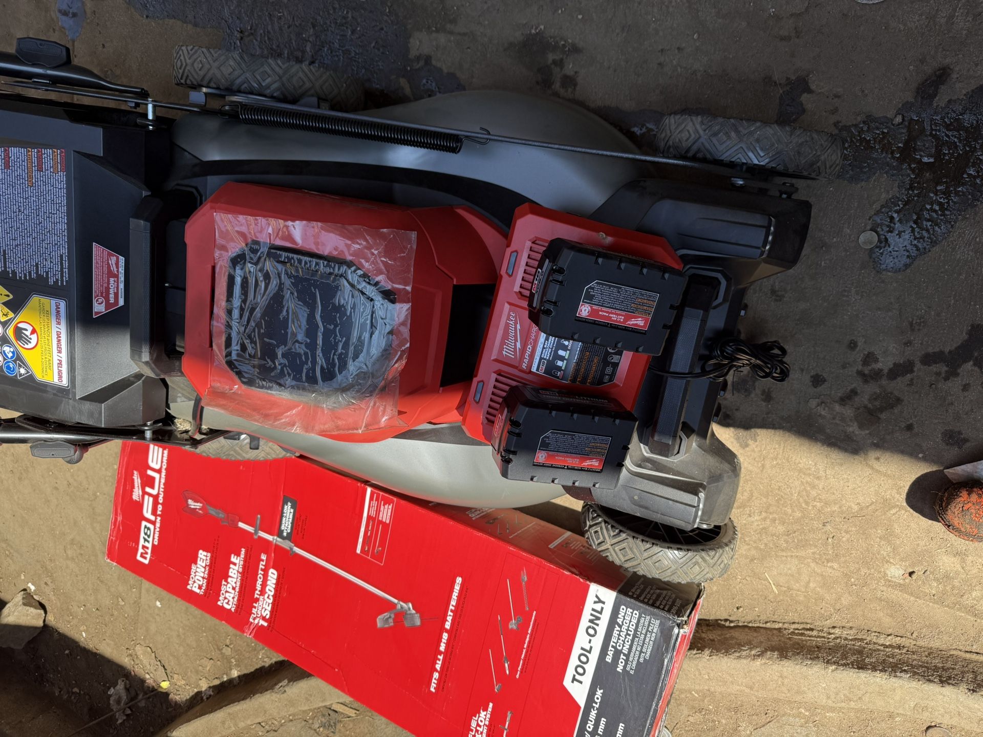 M18 FUEL Brushless Cordless 21 in. Walk Behind Dual Battery Self-Propelled Mower w/(2) 8.0ah Batter