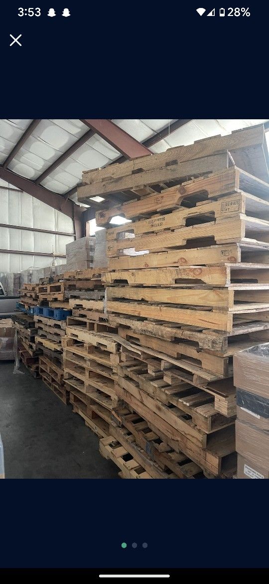 Wood Pallets/ Paletas De Madera