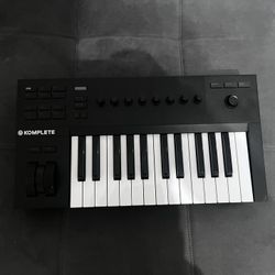 Komplete Kontrol A25