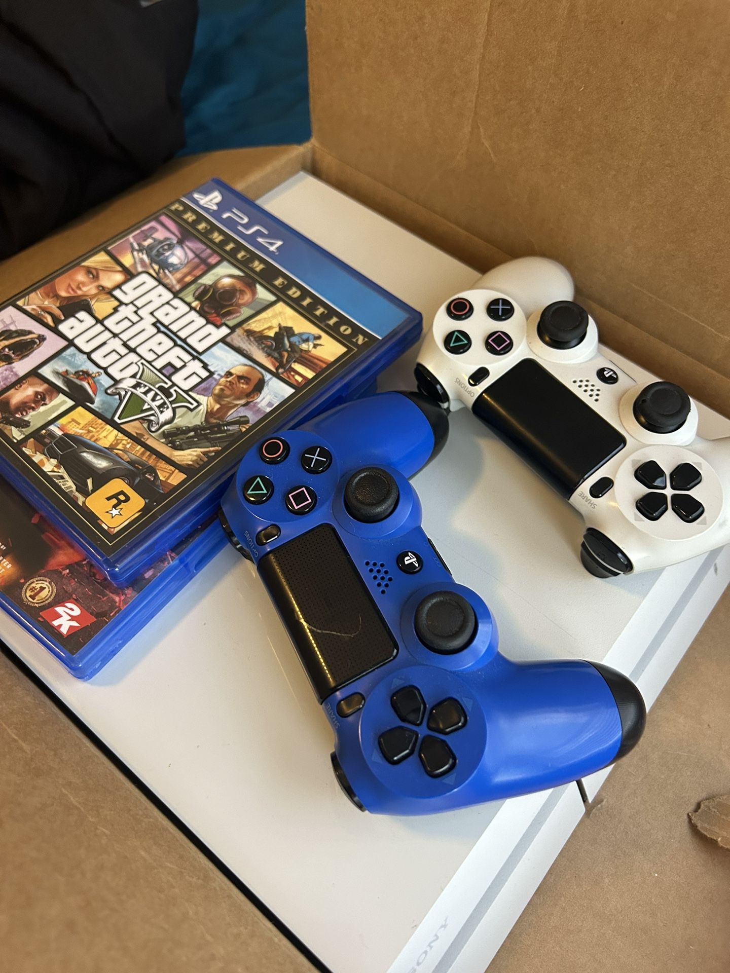 PS4 (White)