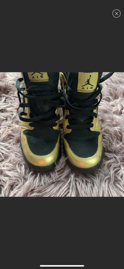 Jordan Retro 1 Black X Gold 