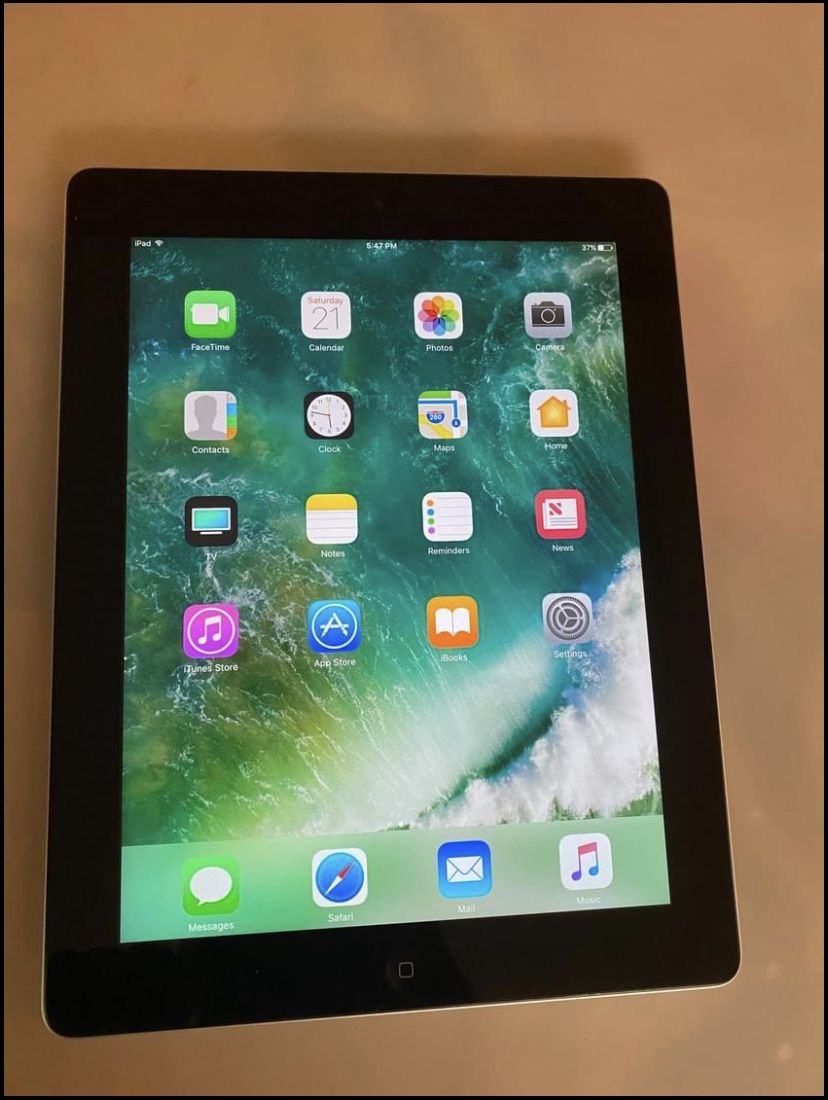 ipad 4 with charger like new condition 