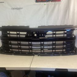 2022-2023-2024 CHEVROLET SILVERADO 1500 FRONT UPPER GRILLE/GRILL USED OEM 