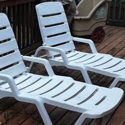 Resin Patio Furniture Set (clean) 2-Loungers 2-Rocking Chairs