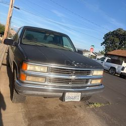 Es Una Chevy Silverado 97 Cabina Y Media. Esta Pidiendo 2.800 OBO. El Numero De Celular Esta En Las Fotoz. Pa Que Ables Si T Interesa.  