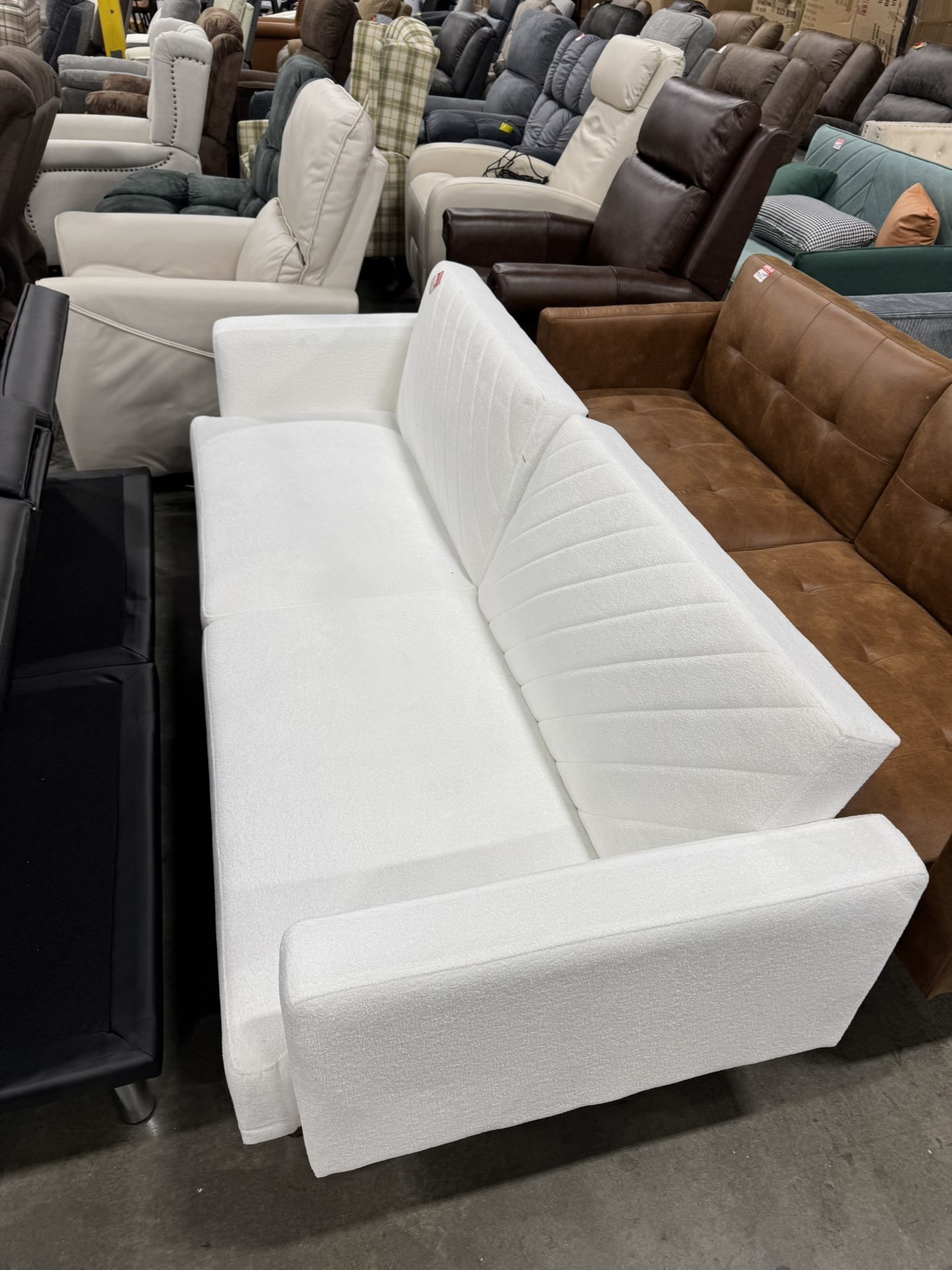 Large White Futon / Futón blanco grande