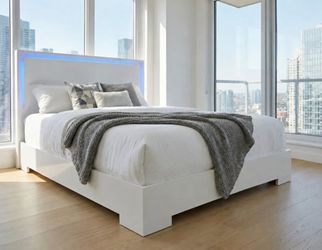Cama Moderna Blanca con Cabecera LED Nueva