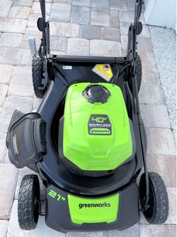 Greenworks self-propelled lawn mover 40V