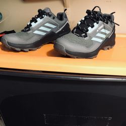 Hiker shoes