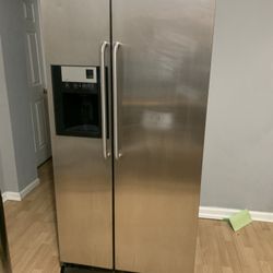 Frigidaire Gallery Series Refrigerator 