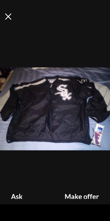 White Soxâš¾ Official Windbreaker Size- L