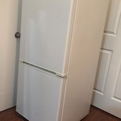 Insignia Refrigerator 