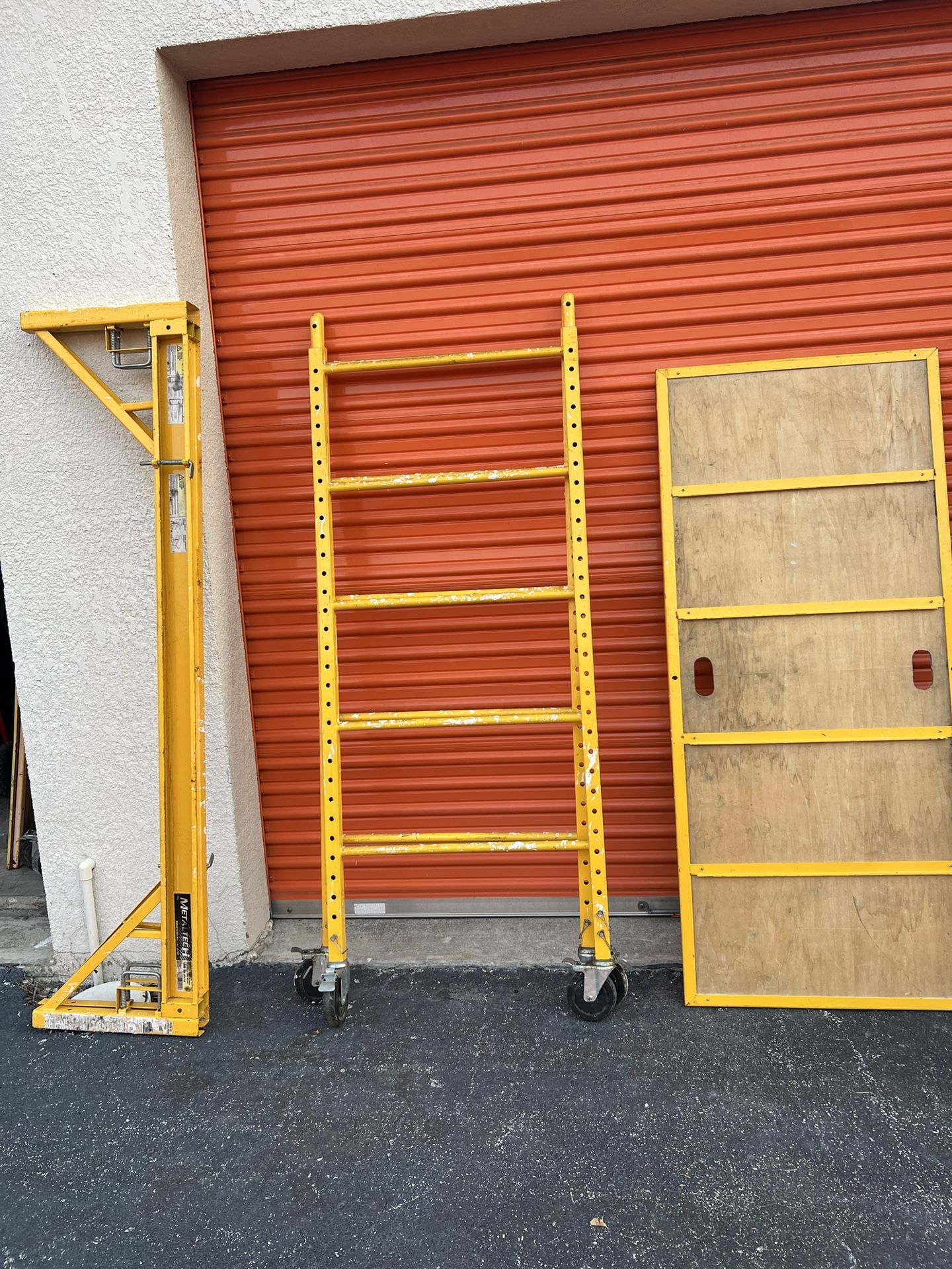 Metaltech Multi-Purpose 6ft. Baker-Style Scaffold — 1000-Lb. Capacity, Steel, Model# CISC