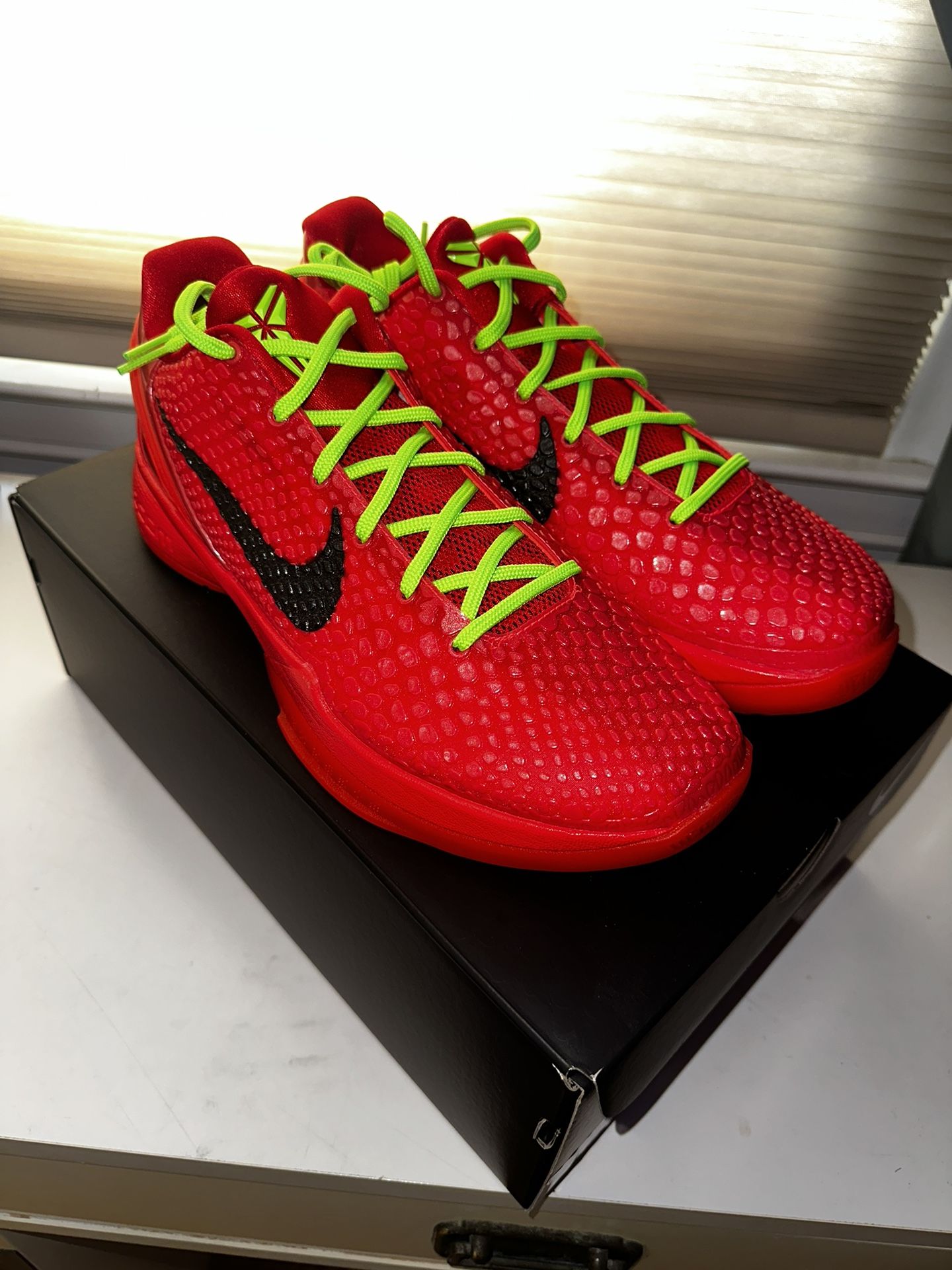 Nike Kobe 6 Protro Reverse Grinch Size 10.5 US Men’s