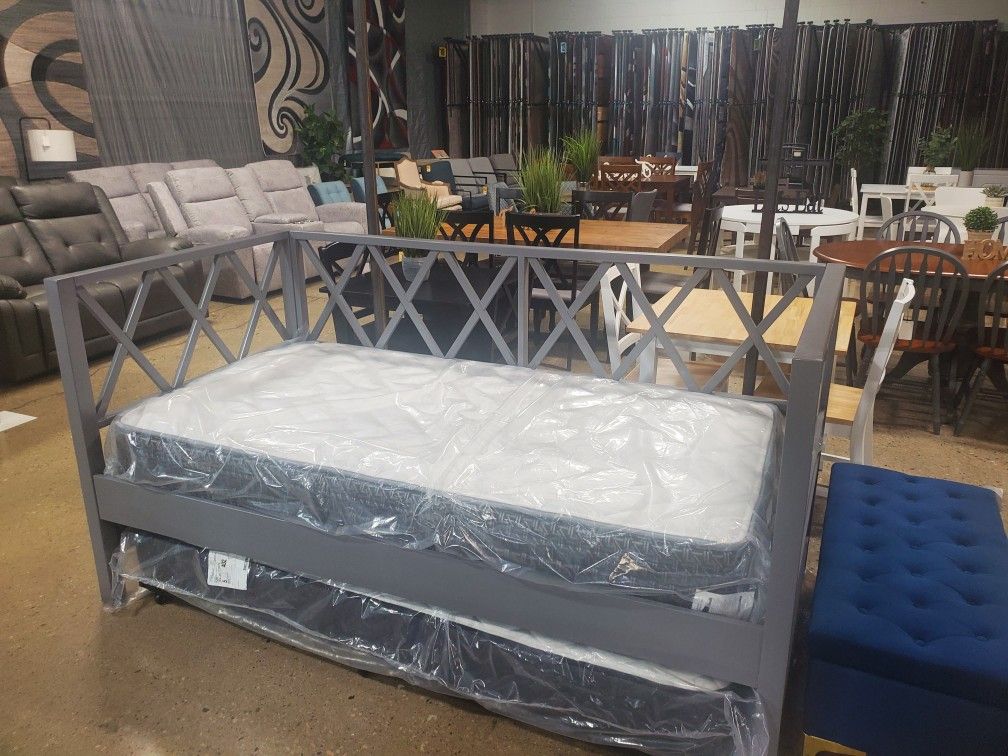 Gray Twin Cut Out Wood Trundle Bed (Floor Model)