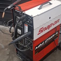Snap On Welding Machine / Maquina De Soldar 