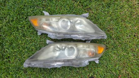 2010-2011 Toyota Camry Headlights