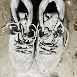 Kyrie Nikes