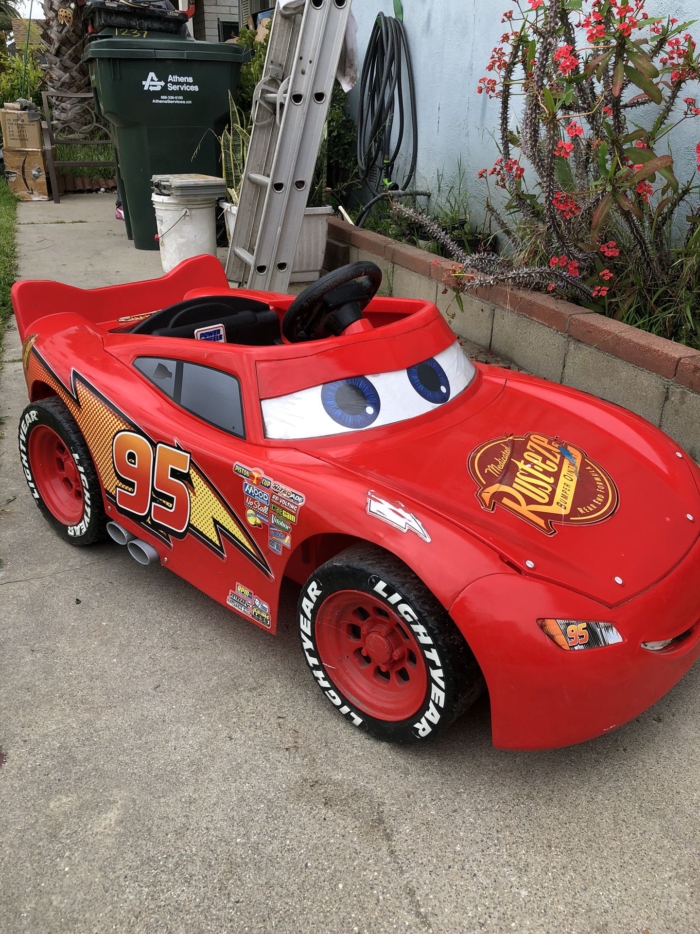 Power Wheels Disney Pixar Cars 3 Lightning McQueen Ride-On