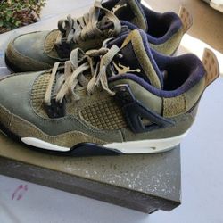 NIKE AIR JORDAN 4 "OLIVE" KIDS SIZE 5.5Y ALMOST NEW WORN 1 TIME $100